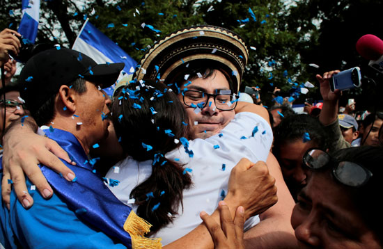 احتفالات وأحضان فى استقبال المجسونين السياسيين فى نيكاراجوا