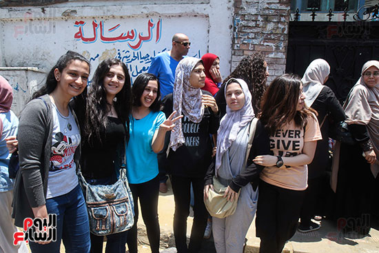 الطالبات-بعد-الإنتهاء-من-مادة-الإنجليزي الطالبات-بعد-الإنتهاء-من-مادة-الإنجليزي