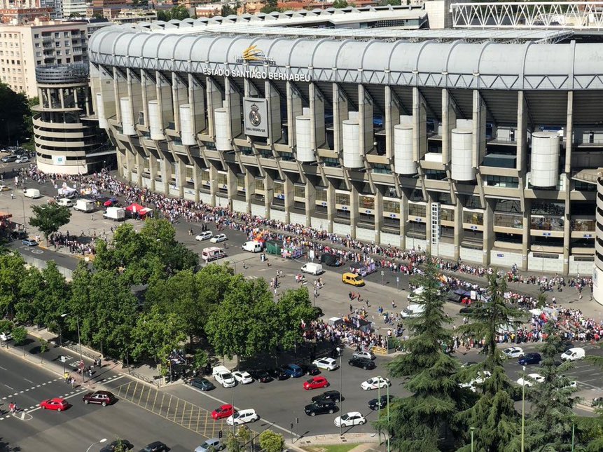 جماهير ريال مدريد تستعد لاستقبال هازارد (3)