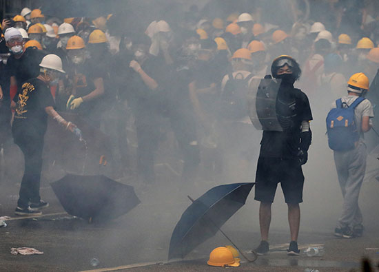 اعمال عنف فى مظاهرات هونج كونج