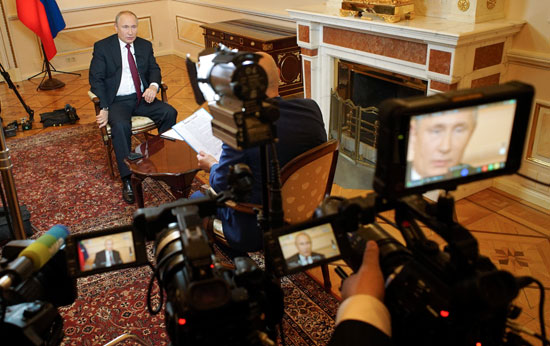 جانب-من-لقاء-بوتين-مع-قناة-العالم-التلفزيونية