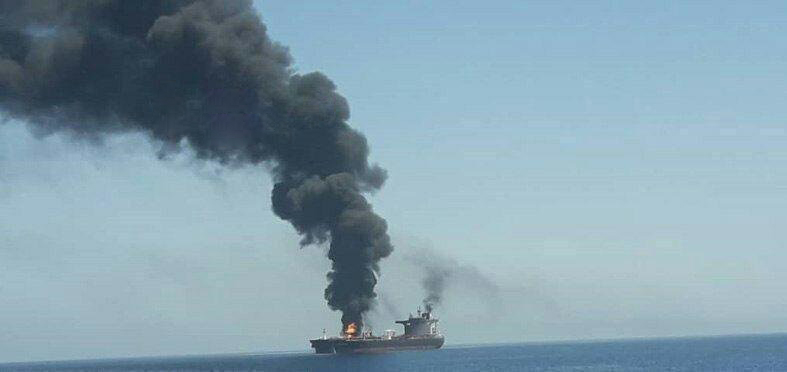 ناقلة النفط فى خليج عمان بعد ضربها