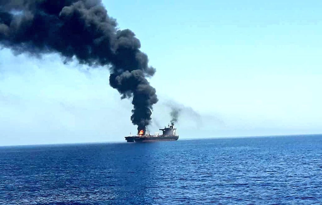 النيران تشتعل فى ناقلة النفط فى خليج عمان