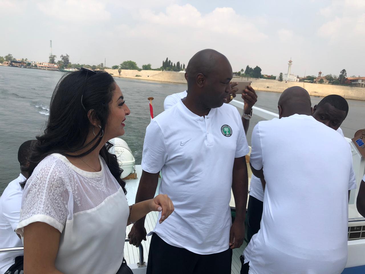 منتخب نيجيريا فى جولة بحرية بقناة السويس (12)
