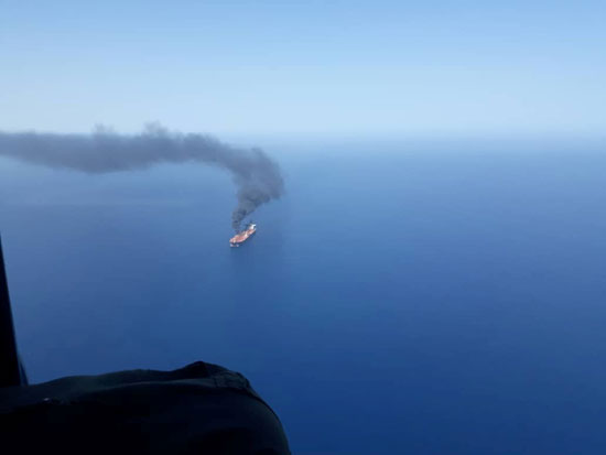 مشهد لناقلة النفط المشتعلة فى خليج عمان