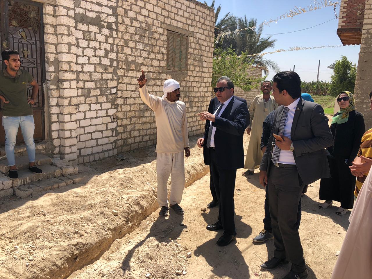 رئيس الجامعة يتابع تركيب وصلات المياه رئيس الجامعة يتابع تركيب وصلات المياه