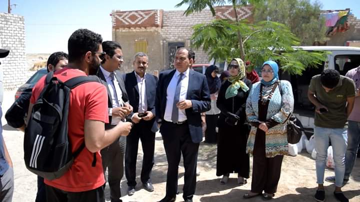 رئيس الجامعة والقيادات مع الطلاب رئيس الجامعة والقيادات مع الطلاب