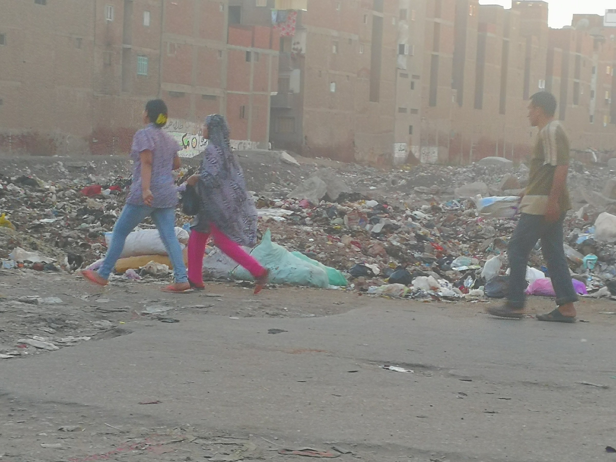 انتشار القمامة بشوارع المحلة (7)