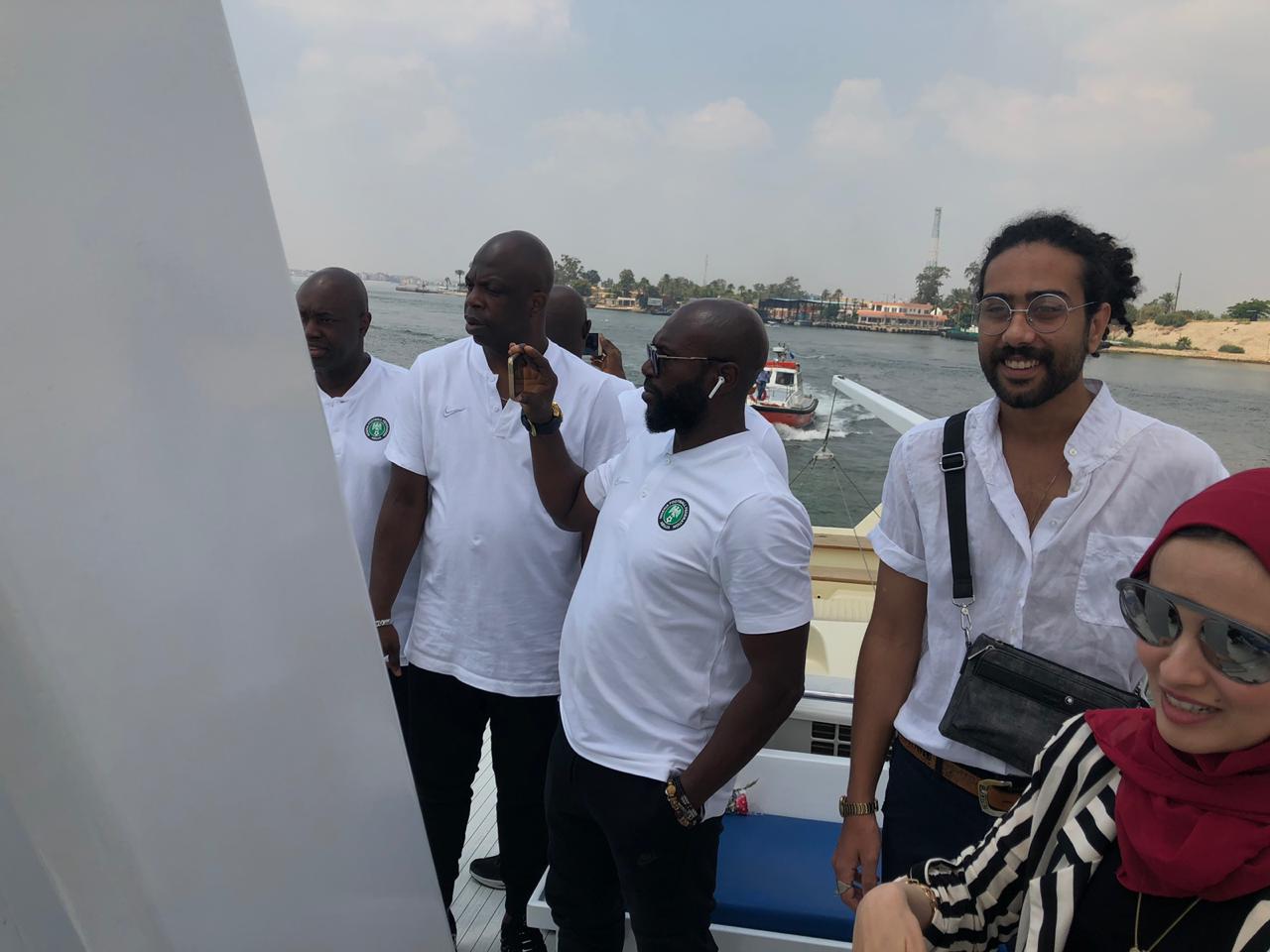 منتخب نيجيريا فى جولة بحرية بقناة السويس (5)