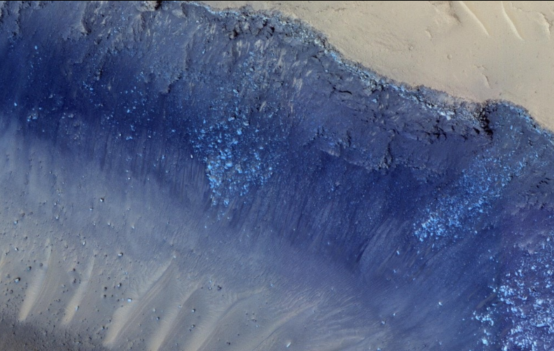 انحدرات على سطح كوكب المريخ
