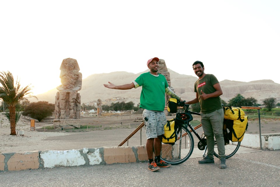 رحالة مغربي يجوب 25 دولة أفريقية ويصل مصر ويستمتع بمعابد الأقصر الفرعونية (2)