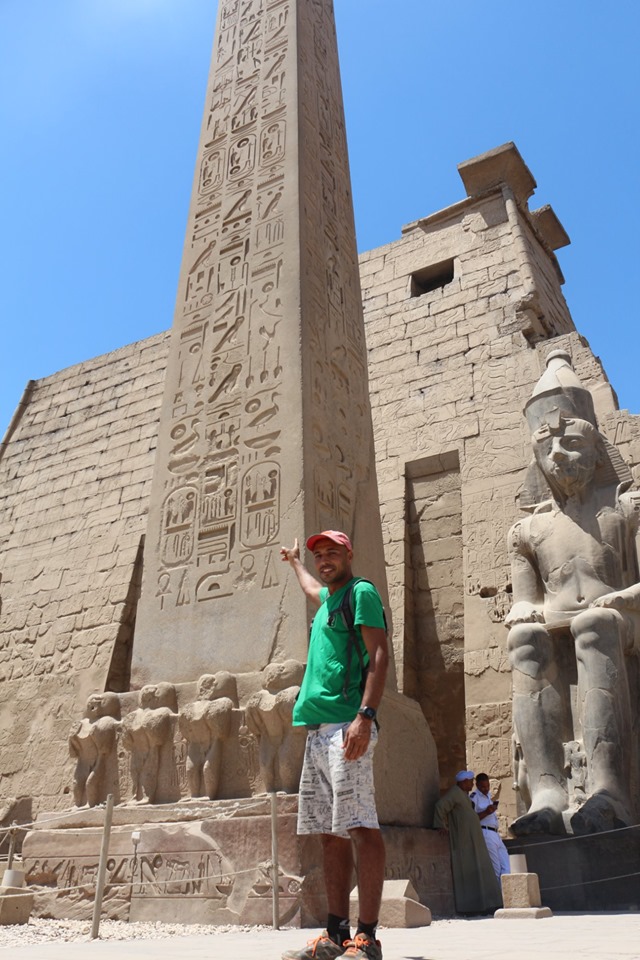 رحالة مغربي يجوب 25 دولة أفريقية ويصل مصر ويستمتع بمعابد الأقصر الفرعونية (5)