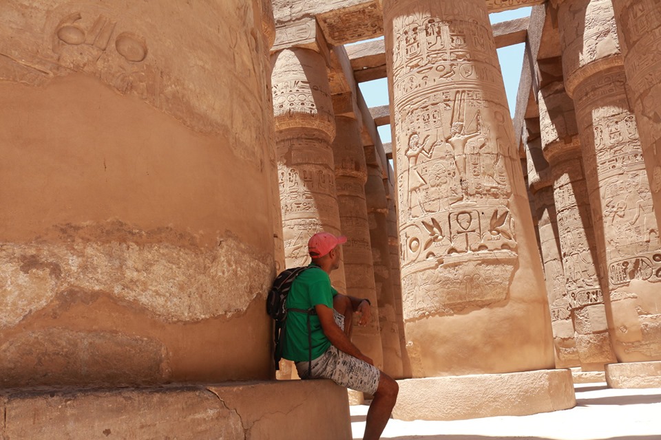 رحالة مغربي يجوب 25 دولة أفريقية ويصل مصر ويستمتع بمعابد الأقصر الفرعونية (6)
