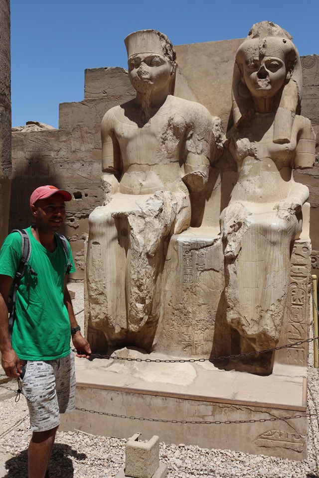 رحالة مغربي يجوب 25 دولة أفريقية ويصل مصر ويستمتع بمعابد الأقصر الفرعونية (4)