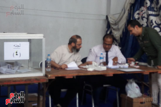إقبال كثيف على لجان انتخابات الغرفة التجارية ببورسعيد وسط إجراءات أمنية مشددة (2)