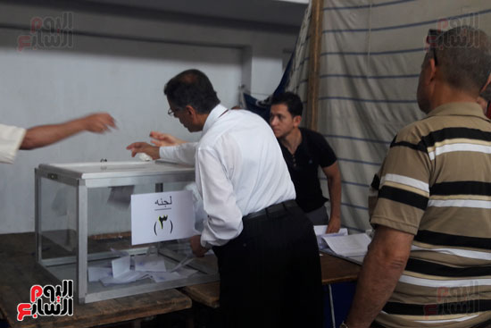إقبال كثيف على لجان انتخابات الغرفة التجارية ببورسعيد وسط إجراءات أمنية مشددة (1)