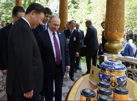 بوتين يحتفل بعيد ميلاد الرئيس الصينى