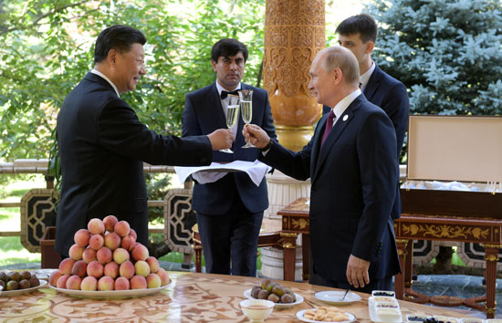 لقاء بوتين ونظيره الصينى على هامش قمة سيكا