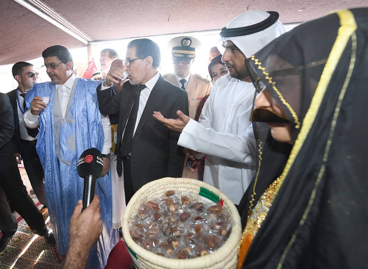 زيارة رئيس الحكومة المغربية لجناح الإمارات فى موسم طانطان