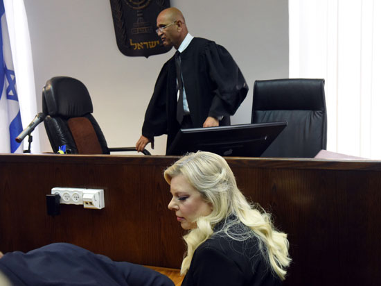 القاضى يصل لجلسة محاكمة سارة نتنياهو