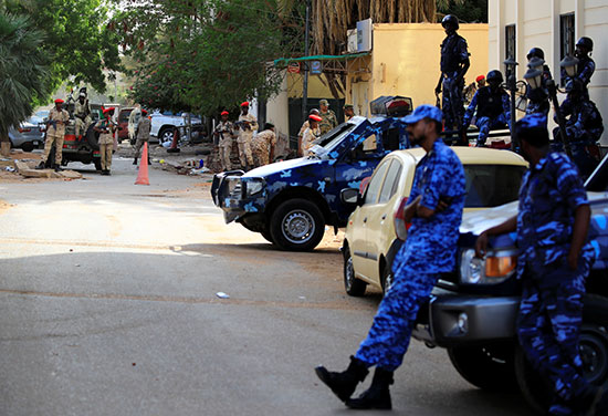 عناصر الشرطة والجيش السودانى