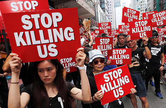 احتشاد الاف المتظاهرون فى هونج كونج مطالبين بتنحى القادة  (5)