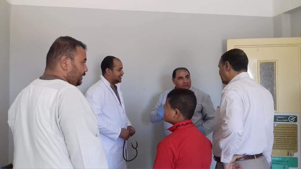 وصول قافلة طبية من جامعة جنوب الوادى لمدينة مرسى علم  (2)