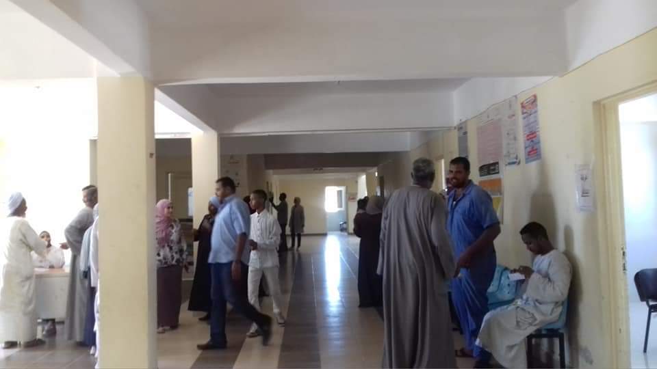 وصول قافلة طبية من جامعة جنوب الوادى لمدينة مرسى علم  (3)