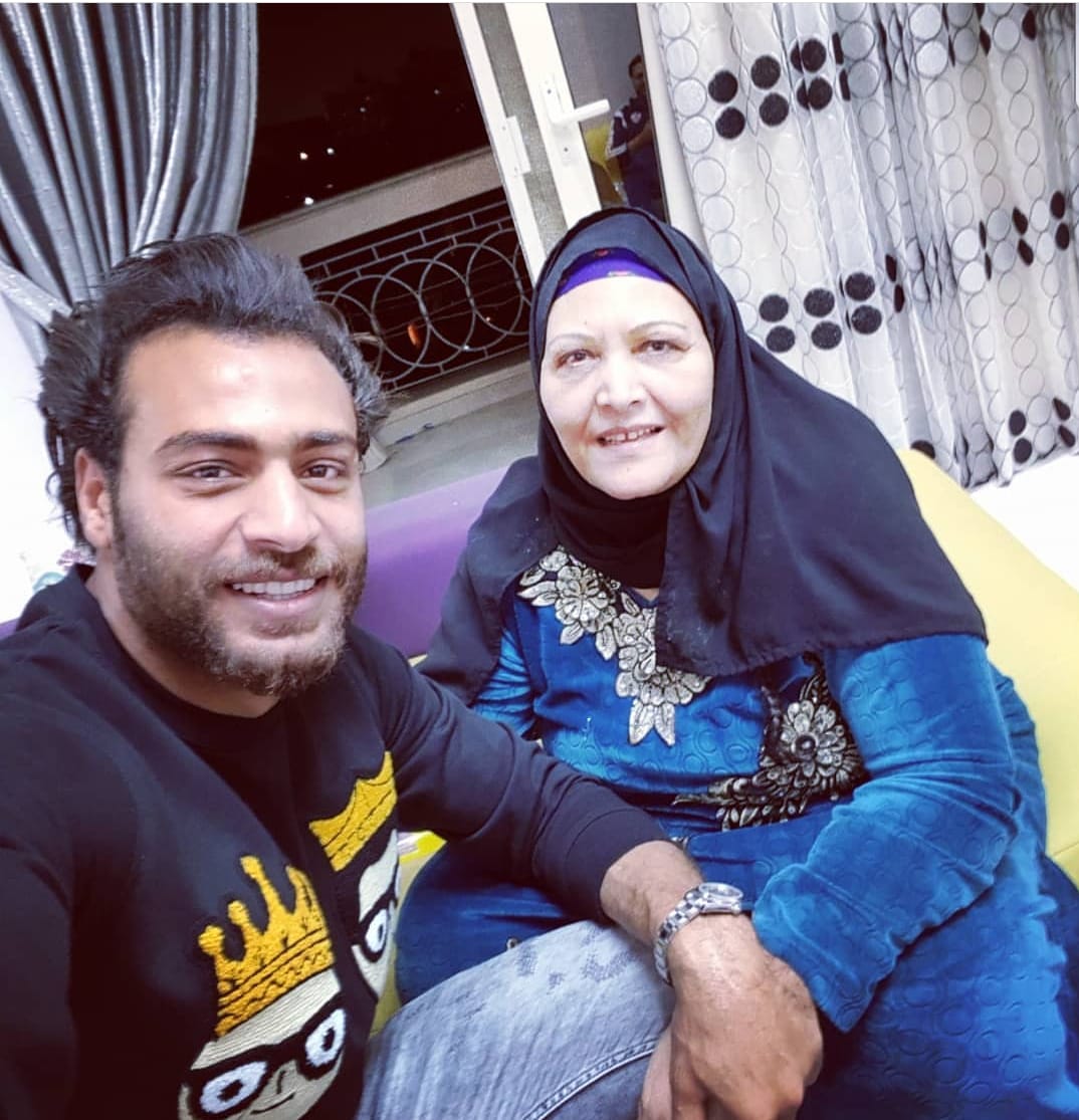 محمد أبو جبل ووالدته