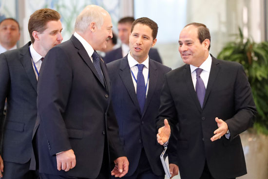 الرئيس عبد الفتاح السيسى يتحدث مع رئيس بيلا روسيا 
