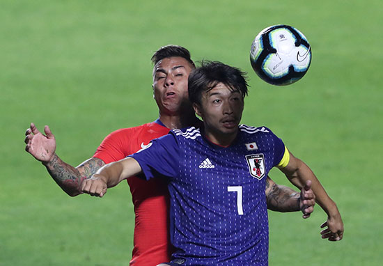 قائد اليابان يحاول يسطر علي الكرة