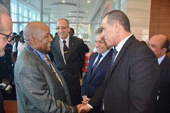 منتخبى بوروندي وناميبيا يصلان مطار القاهرة  (6)