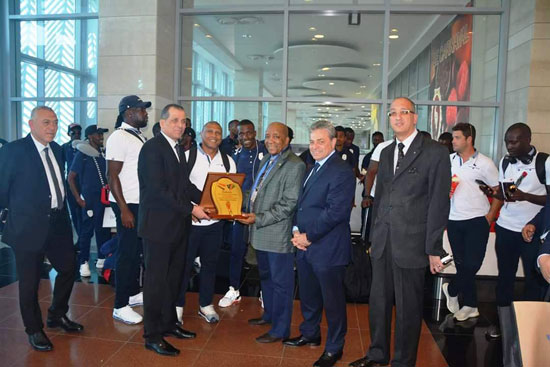  منتخبى بوروندي وناميبيا يصلان مطار القاهرة  (2)