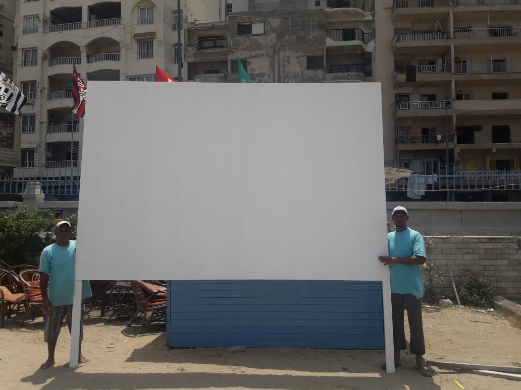 شاشات عرض على شواطئ الإسكندرية  (3)