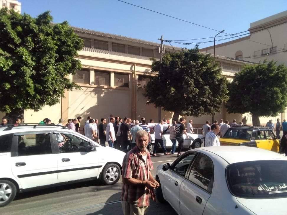 تشييع جثمان والدة الفنانة مروة ناجى بمسجد العمرى بالإسكندرية (1)
