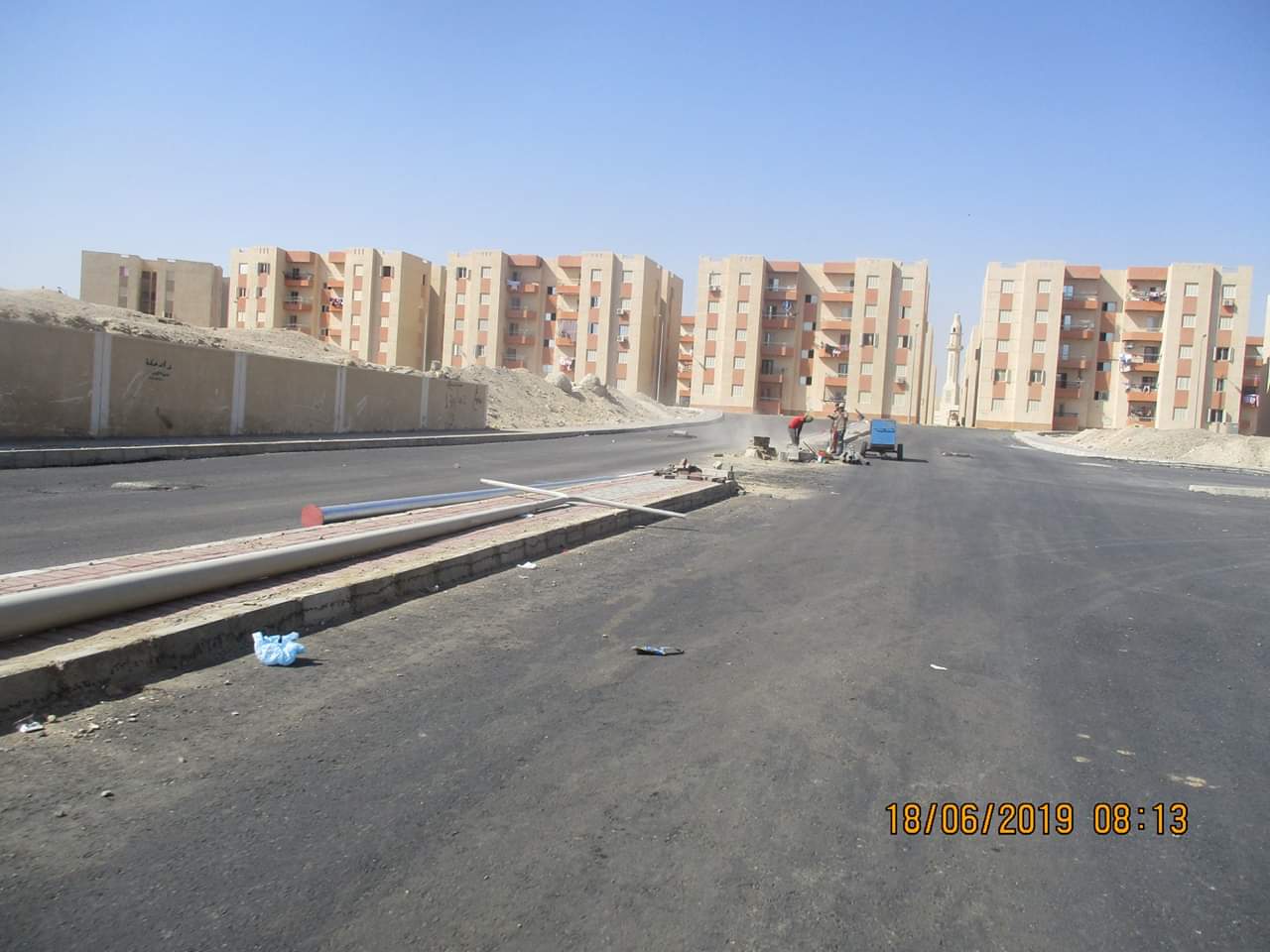 أعمال التطوير بامتداد طريق عمارات الإسكان الاجتماعى بالغردقة (5)