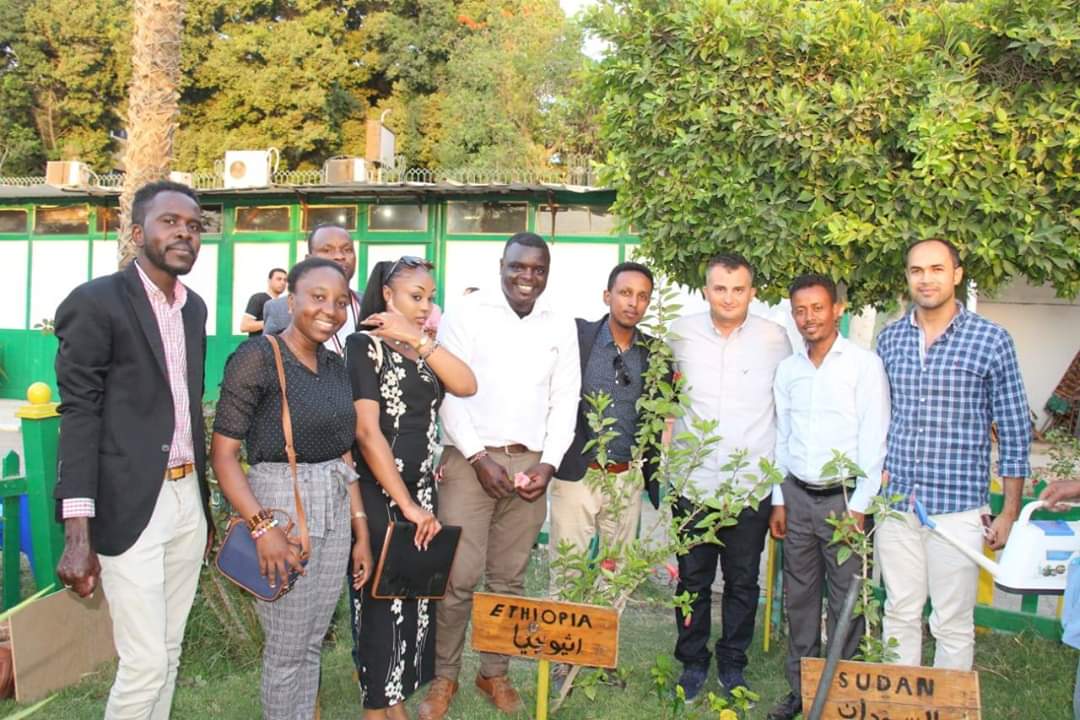 مهندسو ثمان دول إفريقية يزرعون أشجار لدولهم بنادى نقابة المهندسين  (2)