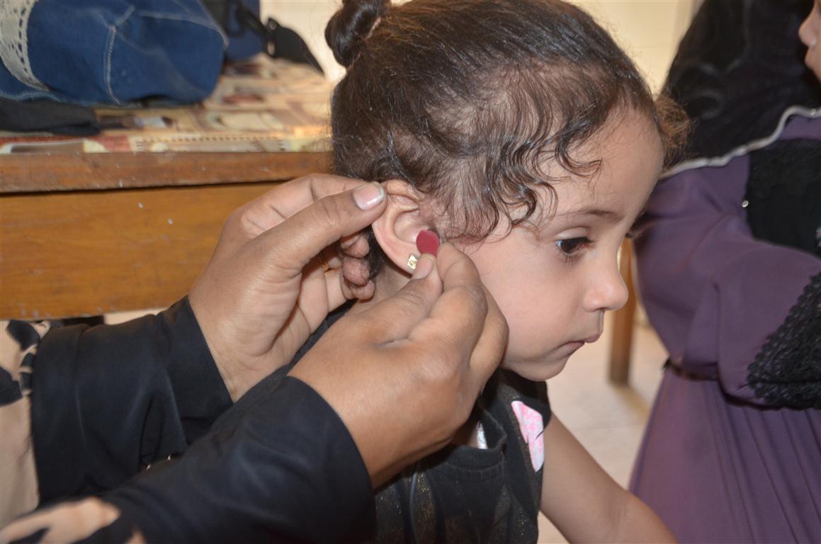 الإدارة الصحية بإسنا جنوب الأقصر تنطلق في فحص الأطفال بمبادرة الرئيس لعلاج ضعاف السمع (2)