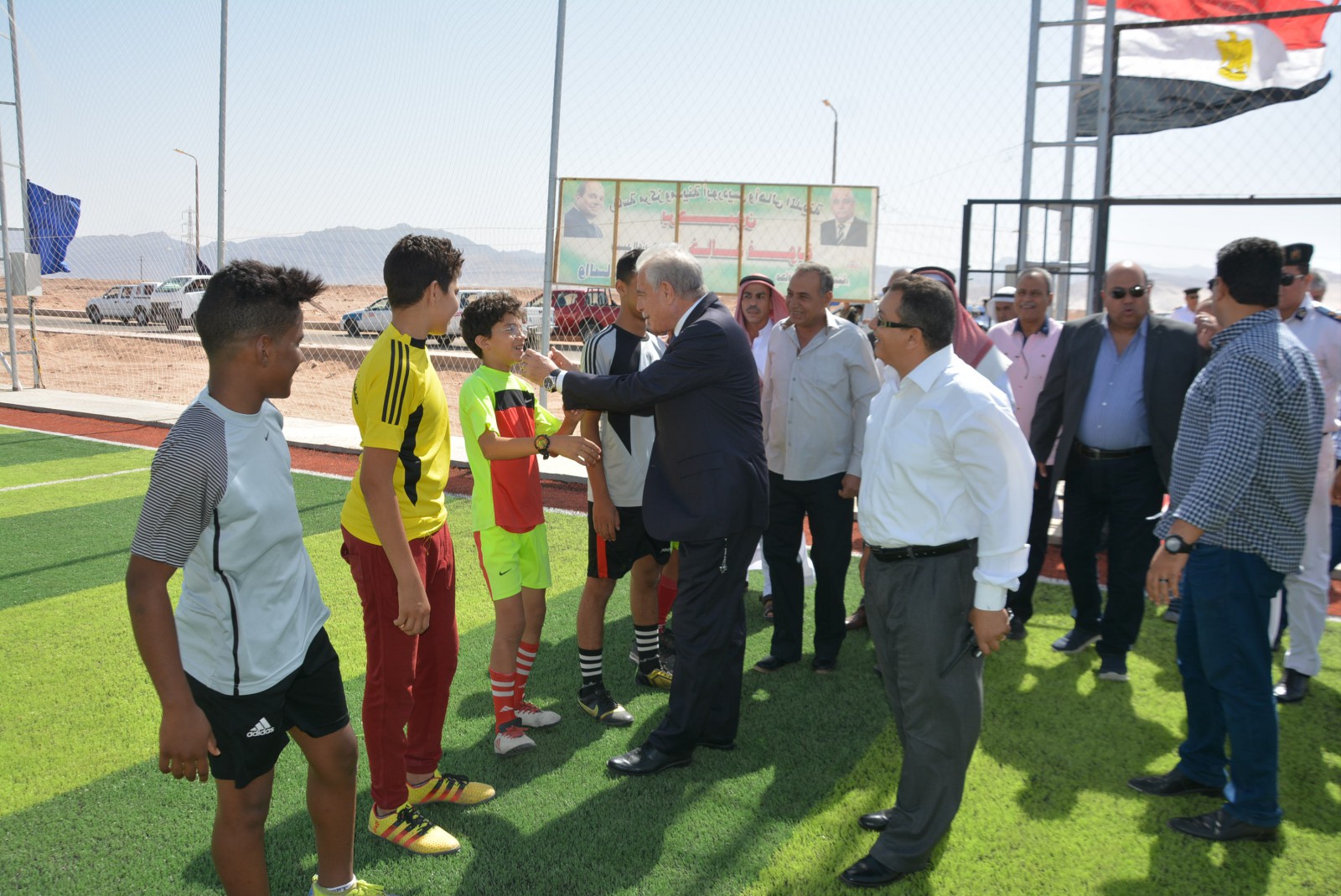 محافظ جنوب سيناء يفتتح ملعب خماسى لكرة القدم بمدينة ابورديس (2)