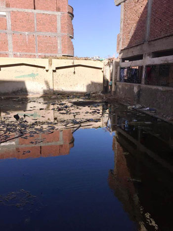 غرق معهد ازهرى فى مياه الصرف الصحى (1)