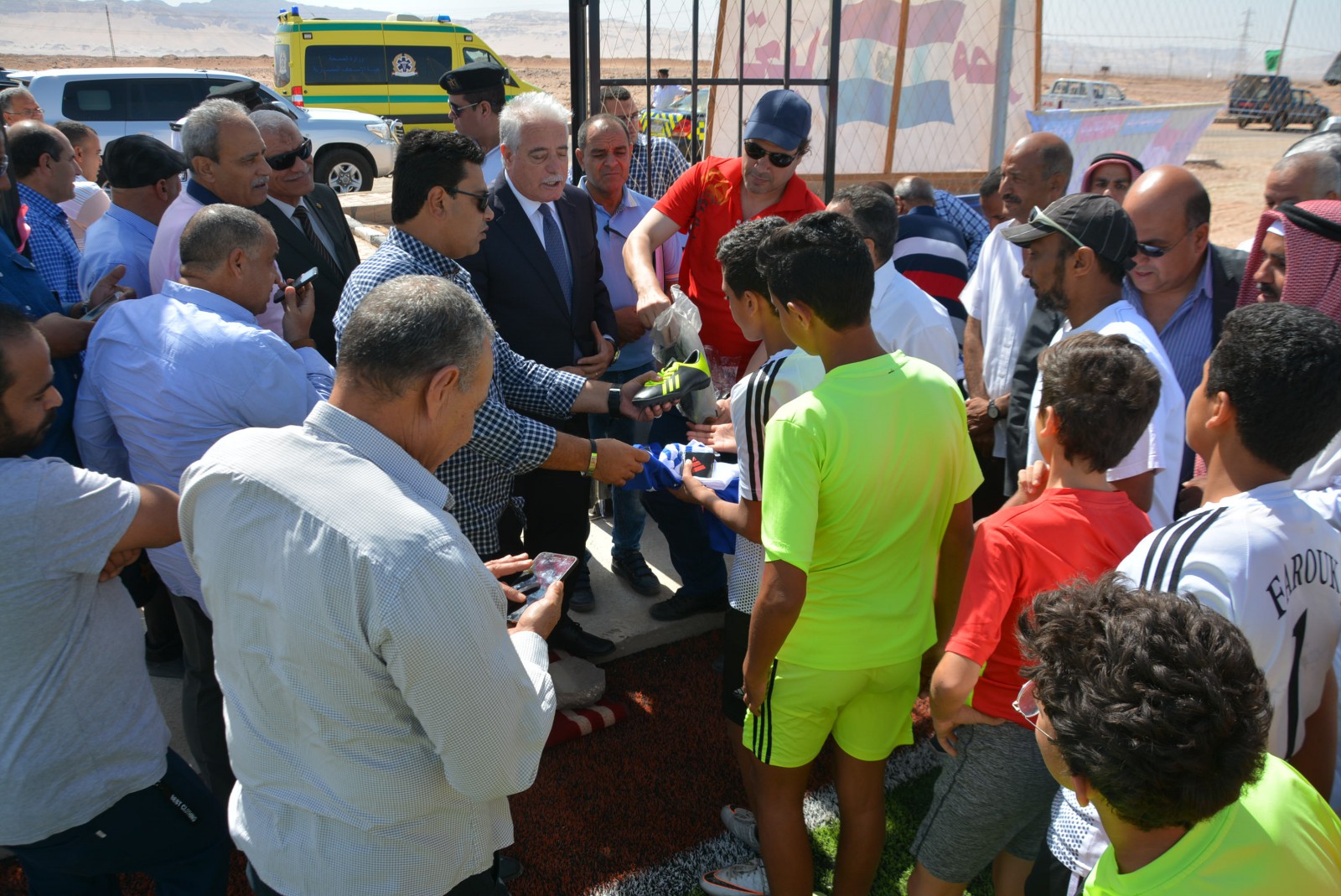 محافظ جنوب سيناء يفتتح ملعب خماسى لكرة القدم بمدينة ابورديس (4)