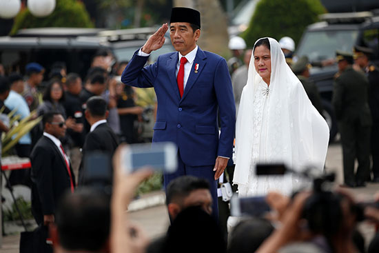 الرئيس الإندونسيى جوكو ويدودو يشارك فى الجنازة
