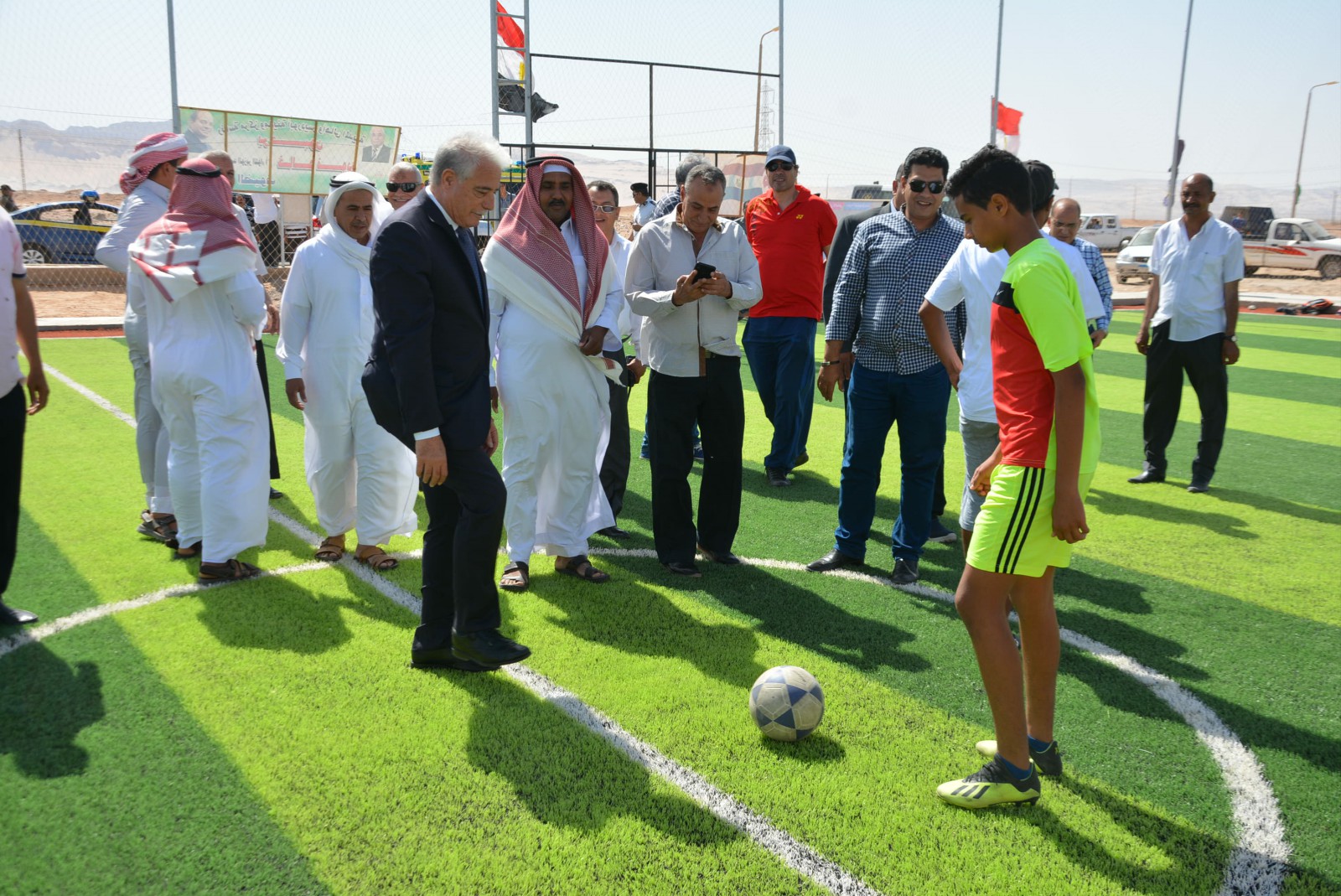 محافظ جنوب سيناء يفتتح ملعب خماسى لكرة القدم بمدينة ابورديس (3)