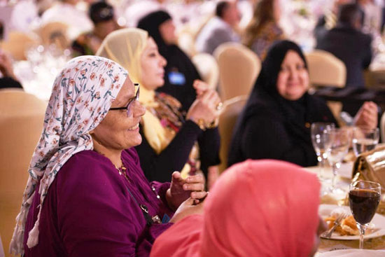الرئيس يهنئ المشاركين فى حفل إفطار الأسرة المصرية بالعيد (3)