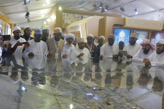 قادة العالم الإسلامى يقدمون وثيقة مكة المكرمة (1)