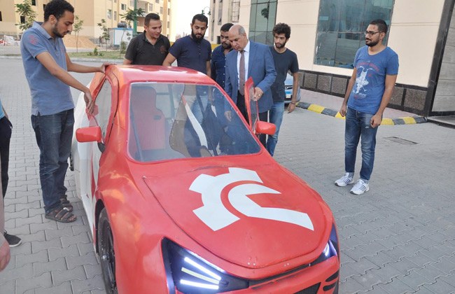 فريق هندسة كفر الشيخ يصنعون سيارتين بالكهرباء وسيارة بنزين  (1)