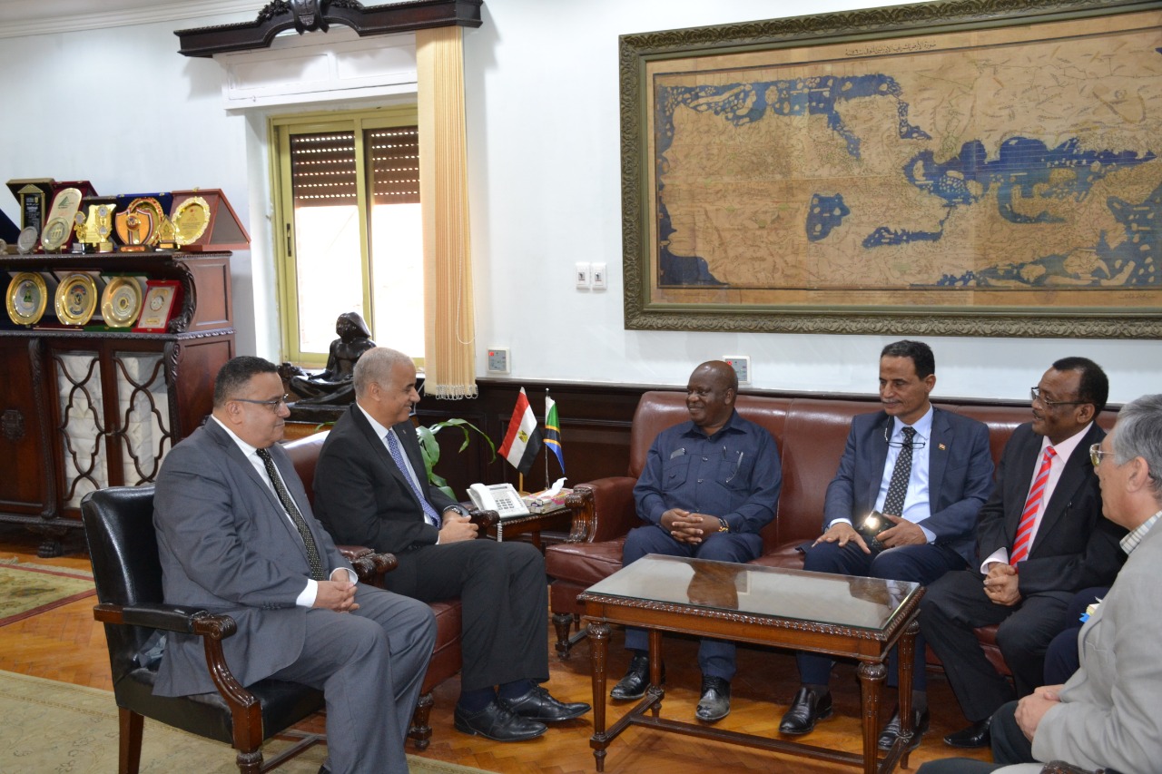 رئيس جامعة الإسكندرية يسقبل رئيس البرلمان التنزانى  (2)