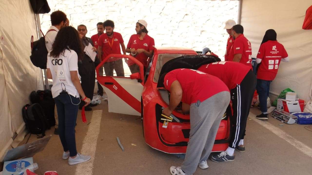 فريق هندسة كفر الشيخ يصنعون سيارتين بالكهرباء وسيارة بنزين  (12)