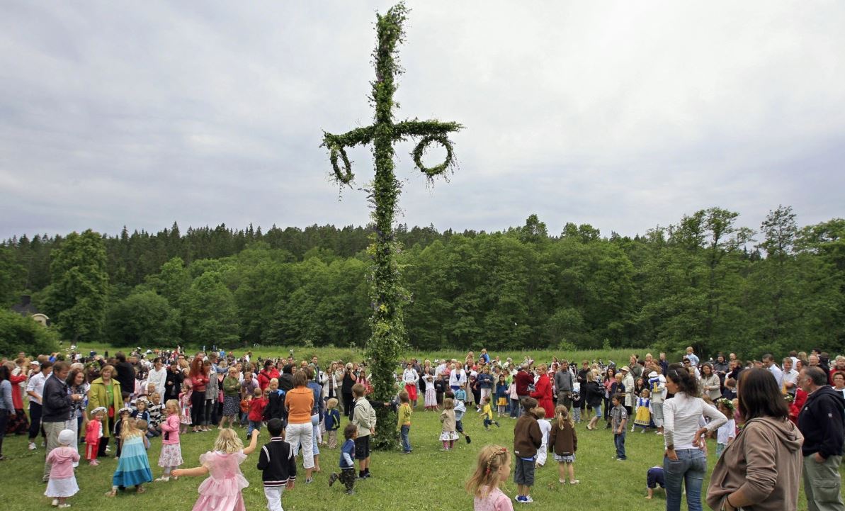 احتفالات الانقلاب الصيفى فى السويد