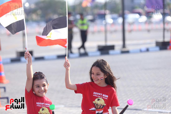 أصغر مشجعين للمنتخب أمام زيمبابوى فى افتتاح الكان (3)